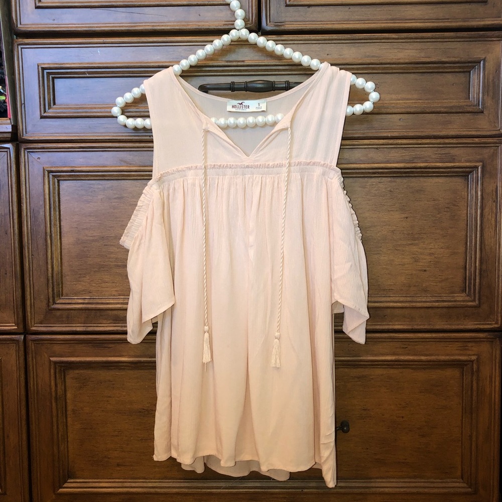 HOLLISTER| 🦋 off the shoulder blouse